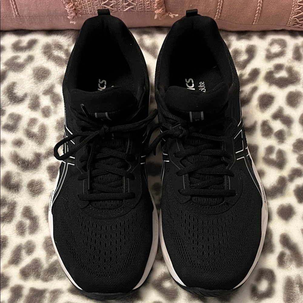 Asics Black and White Men's Athletic Running Sneakers
